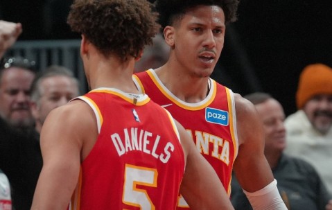 开云平台-鹰王23+10+12，双枪合砍50分状元郎打铁，老鹰大胜雄鹿豪取9连胜