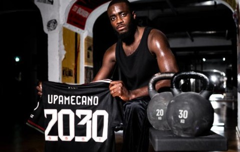 顶级薪资留住顶级中卫，于帕续约印证拜仁霸主地位